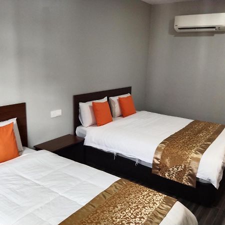 One World Hotel Kulai Buitenkant foto