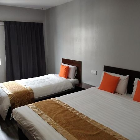 One World Hotel Kulai Buitenkant foto