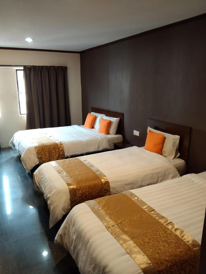 One World Hotel Kulai Buitenkant foto