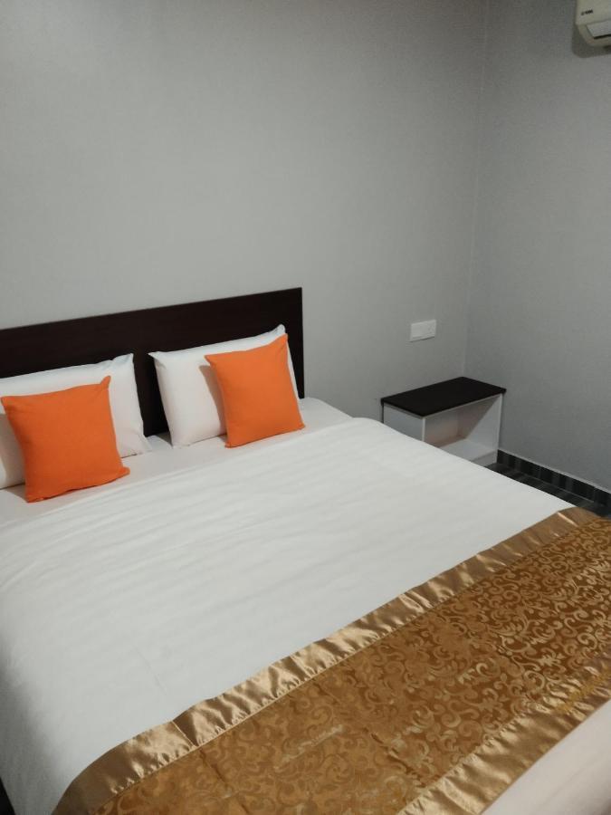 One World Hotel Kulai Buitenkant foto