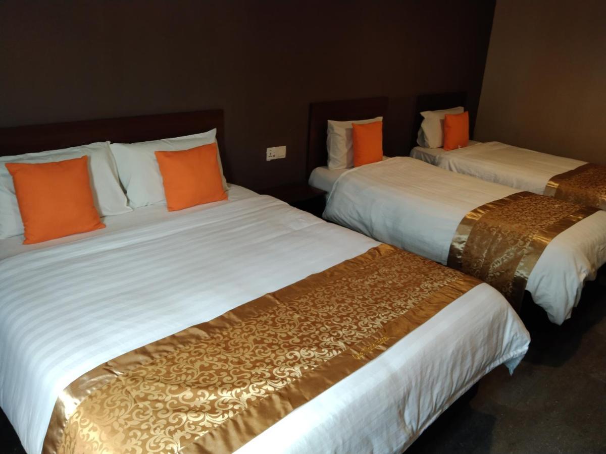 One World Hotel Kulai Buitenkant foto