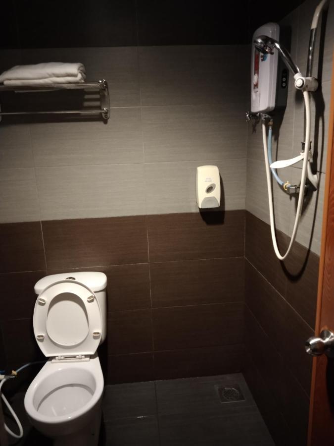 One World Hotel Kulai Buitenkant foto
