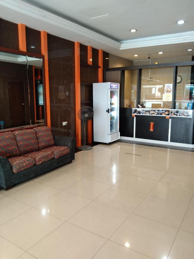 One World Hotel Kulai Buitenkant foto