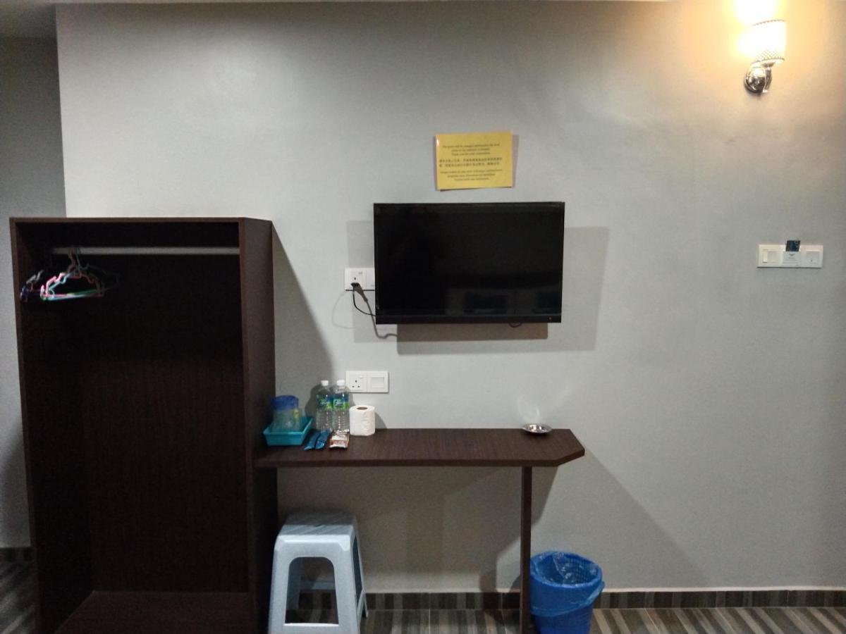 One World Hotel Kulai Buitenkant foto
